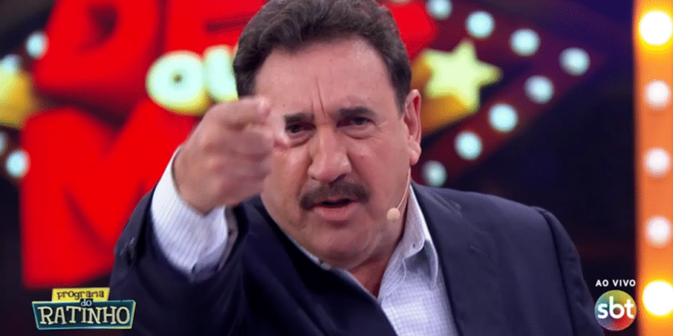 Ratinho vai para cima de contrata do SBT ao vivo (Foto Reprodução/Internet)