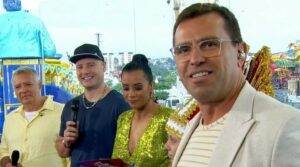 Aline Midlej e Rodrigo Bocardi com convidados em estúdio na transmissão do Carnaval paulista (Foto: Reprodução / Globo)