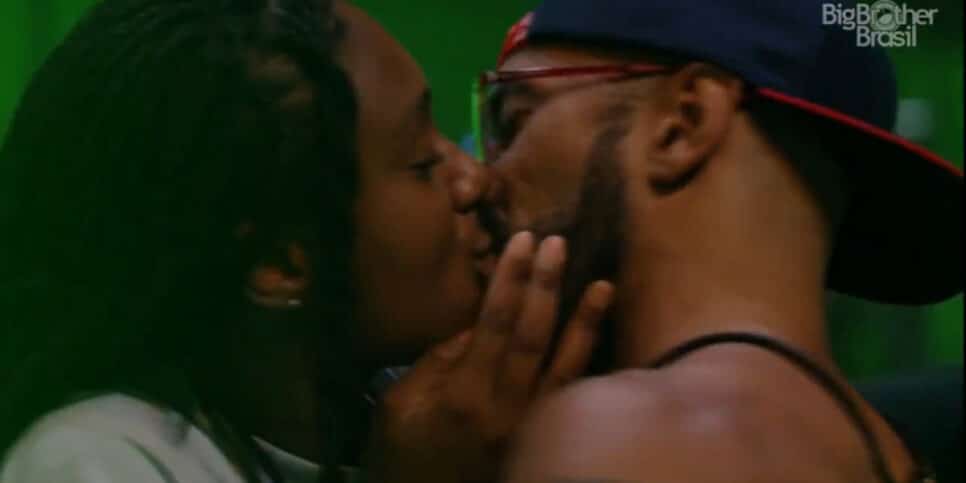BBB23: Ricardo e Sarah se beijam durante a festa do líder (Imagem Reprodução Globo)