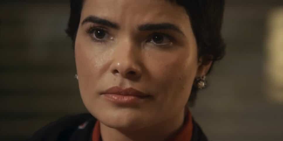 Travessia: Leonor é acusada de ser leva e traz por colegas e fica abalada com rejeição