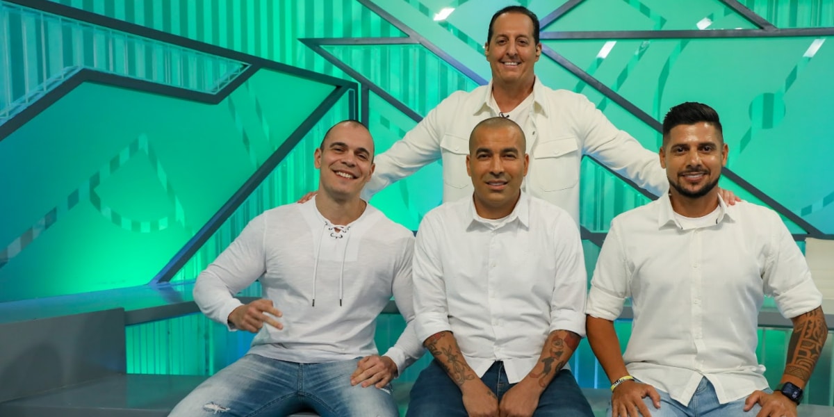 Benkamin Back, Mano, Cicinho e Emerson Sheik, apresentadores do Arena SBT (Imagem Reprodução Internet)