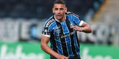 Diego Souza vê Grêmio decidir seu futuro na equipe (Imagem Reprodução Internet)