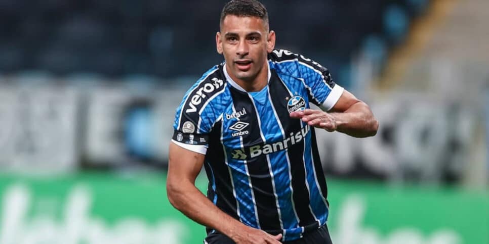 Diego Souza vê Grêmio decidir seu futuro na equipe (Imagem Reprodução Internet)
