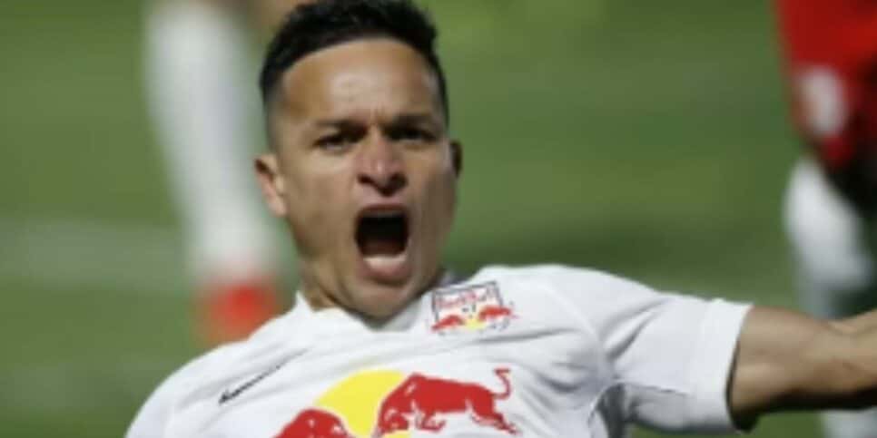 Empresário abre o jogo sobre chegada de Artur no Cruzeiro