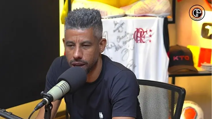 Léo Moura criticou decisões do atual técnico do Flamengo, Vítor Pereira, em podcast (Foto: Reprodução)