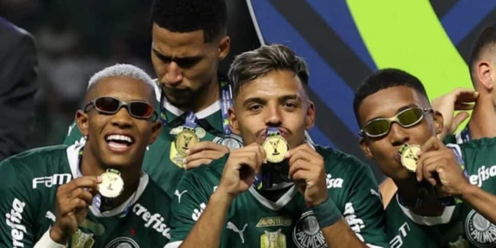 Torcida do Palmeiras se revolta com venda de ingressos para final do Paulistão: 'Afetando os planos de Abel Ferreira'