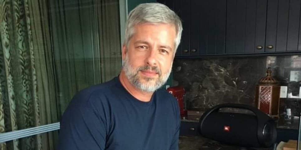 O ex-Globo, Victor Chaves não gostou de virar matérias na Record (Foto: Reprodução)