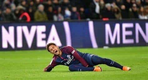 Após fraturar o tornozelo, Neymar atualiza estado clínico depois de cirurgia