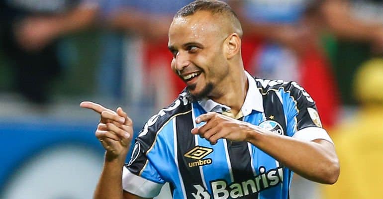 Com contrato longo, Thaciano pode fazer Santos perder briga por ex-Real Madrid