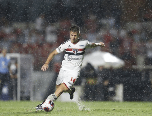 O famoso jogador de futebol vem sendo deixado de lado no São Paulo (Foto: Reprodução)