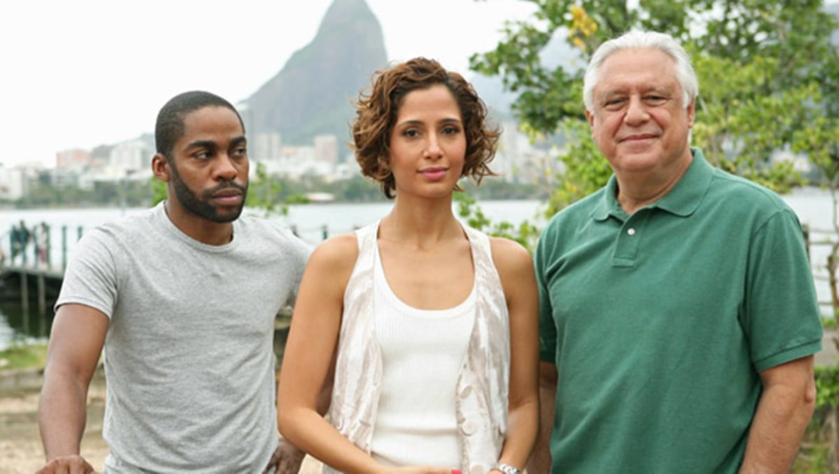 Lázaro Ramos com Camila Pitanga e Antônio Fagundes nas gravações de antiga novela