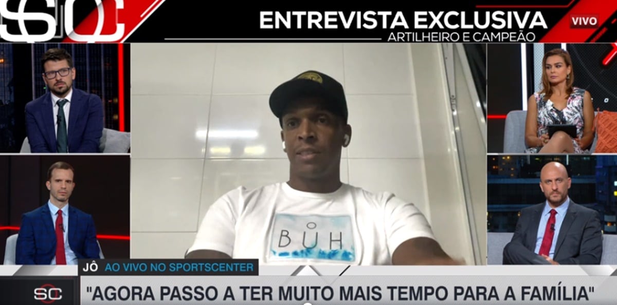 O atacante aposentado, Jô, concedeu entrevista e esclareceu última polêmicas antes de rescindir com o Coringão