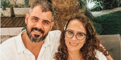 Juliano Cazarré ao lado da esposa (Foto: Reprodução)
