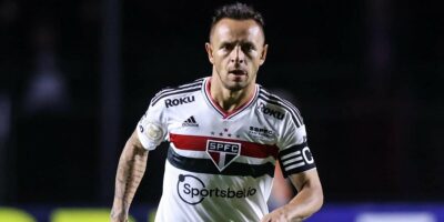 Rafinha recebeu propostas para deixar o São Paulo (Foto: Reprodução Rubens Chiri / São Paulo Futebol Clube)