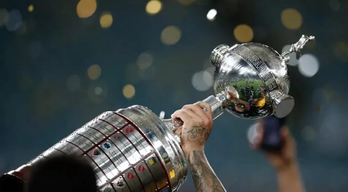 A taça da Copa Libertadores da América terá seu vencedor revelado na final do torneio em 29 de junho