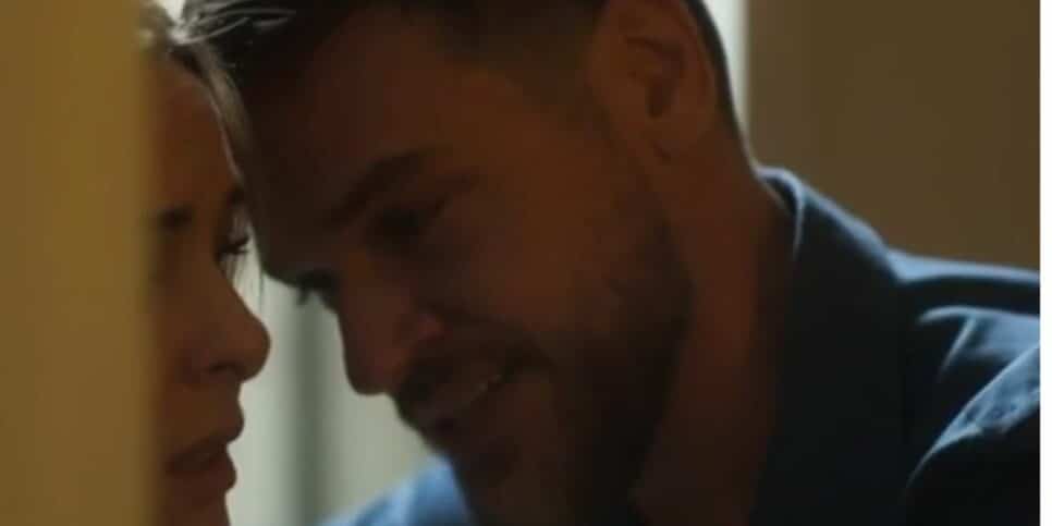 Vai na Fé: Decepcionada com Theo, Clara procura casamento entre mulheres