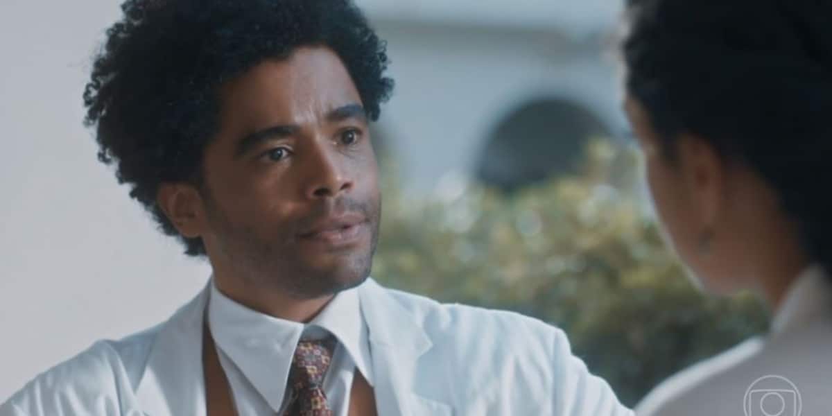 Amor Perfeito: Orlando se desespera ao ver Marcelinho no hospital (Imagem Reprodução Globo)