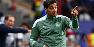 O famoso técnico de futebol do Palmeiras ficará de fora no clássico contra o Santos no Brasileirão (Foto: Reprodução)