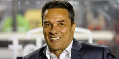 Vanderlei Luxemburgo está prestes a assinar novo contrato e torcida do Santos protesta (Imagem Reprodução Internet)