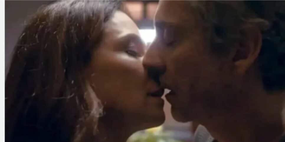 Travessia: Helô se casa com Stenio e faz confissão no final da novela: 'Perigosamente'