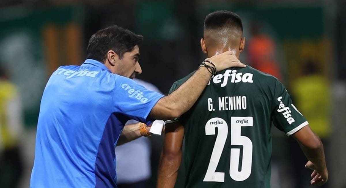 O técnico Abel Ferreira ao lado do craque (Foto: Reprodução/ Cesar Grecco/ Palmeiras)