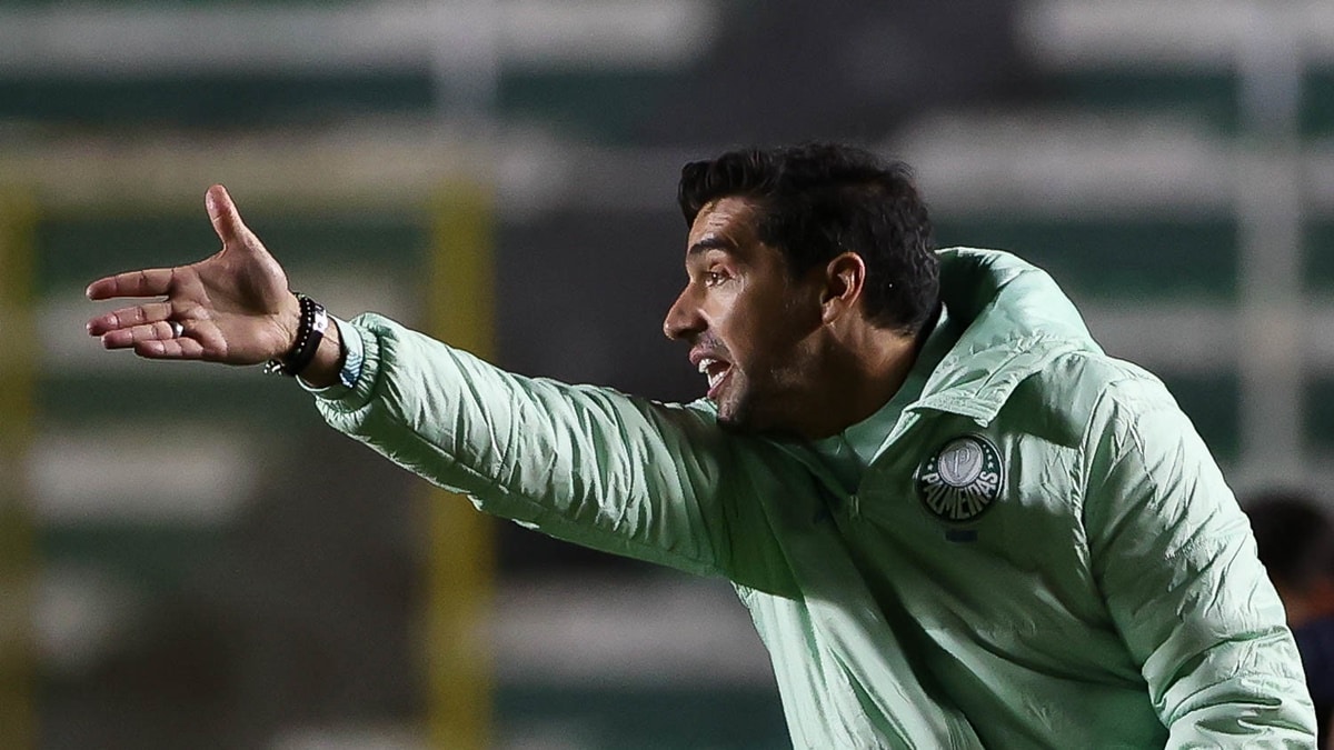 O técnico Abel Ferreira em partid com seus 'crias' na estreia da Libertadores