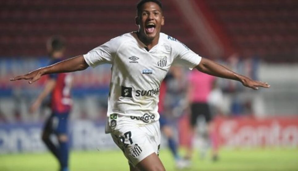 Santos recebe proposta milionária de Chelsea por Angelo (Foto: Reprodução/ Ivan Storti/ Santos FC)