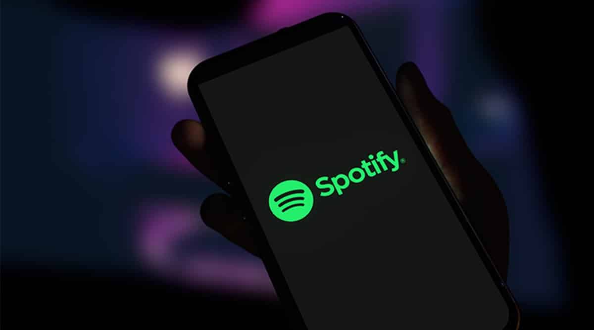 Aplicativo do Spotify no celular smartphone