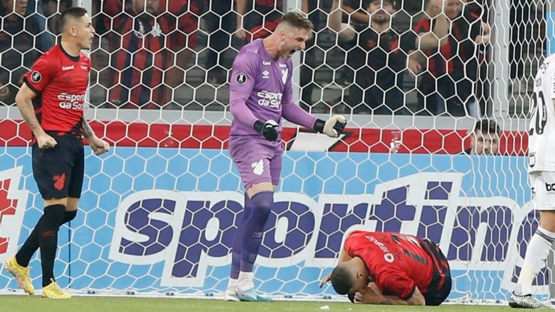 O goleiro Bento foi o grande destaque da partida na Libertadores