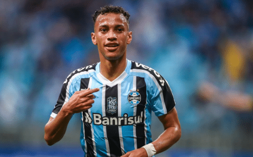 Jogador Bitello em campo com a camisa do Grêmio (Foto: Reprodução)