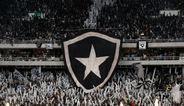 Torcedores se revoltam com Botafogo e protestam no Rio Janeiro (Foto: Reprodução)