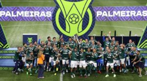 Palmeiras levanta a taça do Brasileirão (Foto: Reprodução / Internet)