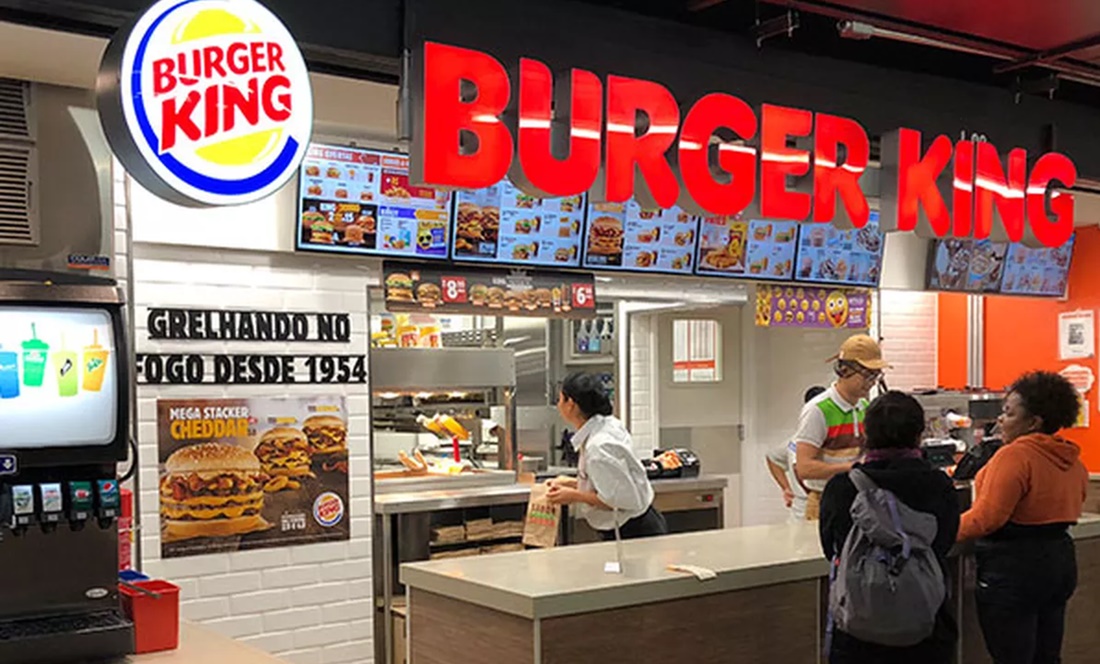 Unidade do BK em praça de alimentação de shopping