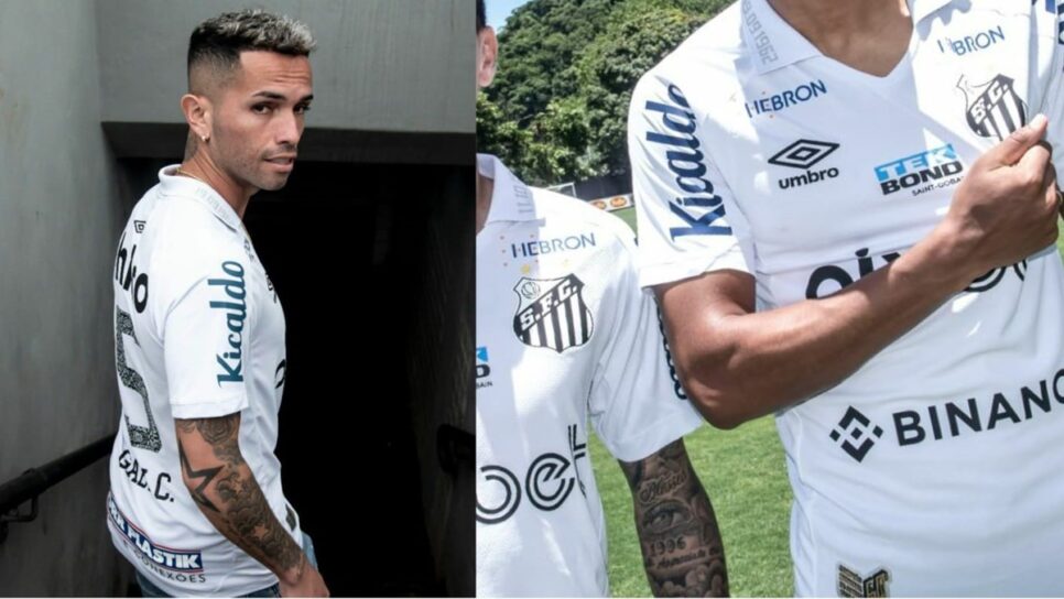 Carabajal indo para o vestiário do Santos e jogadores à esquerda