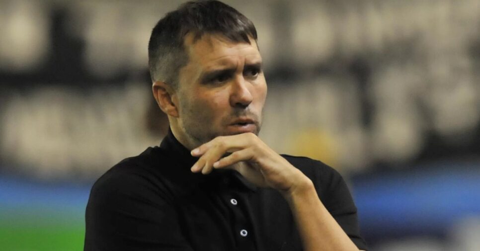 Eduardo Coudet mudou a escalação do time