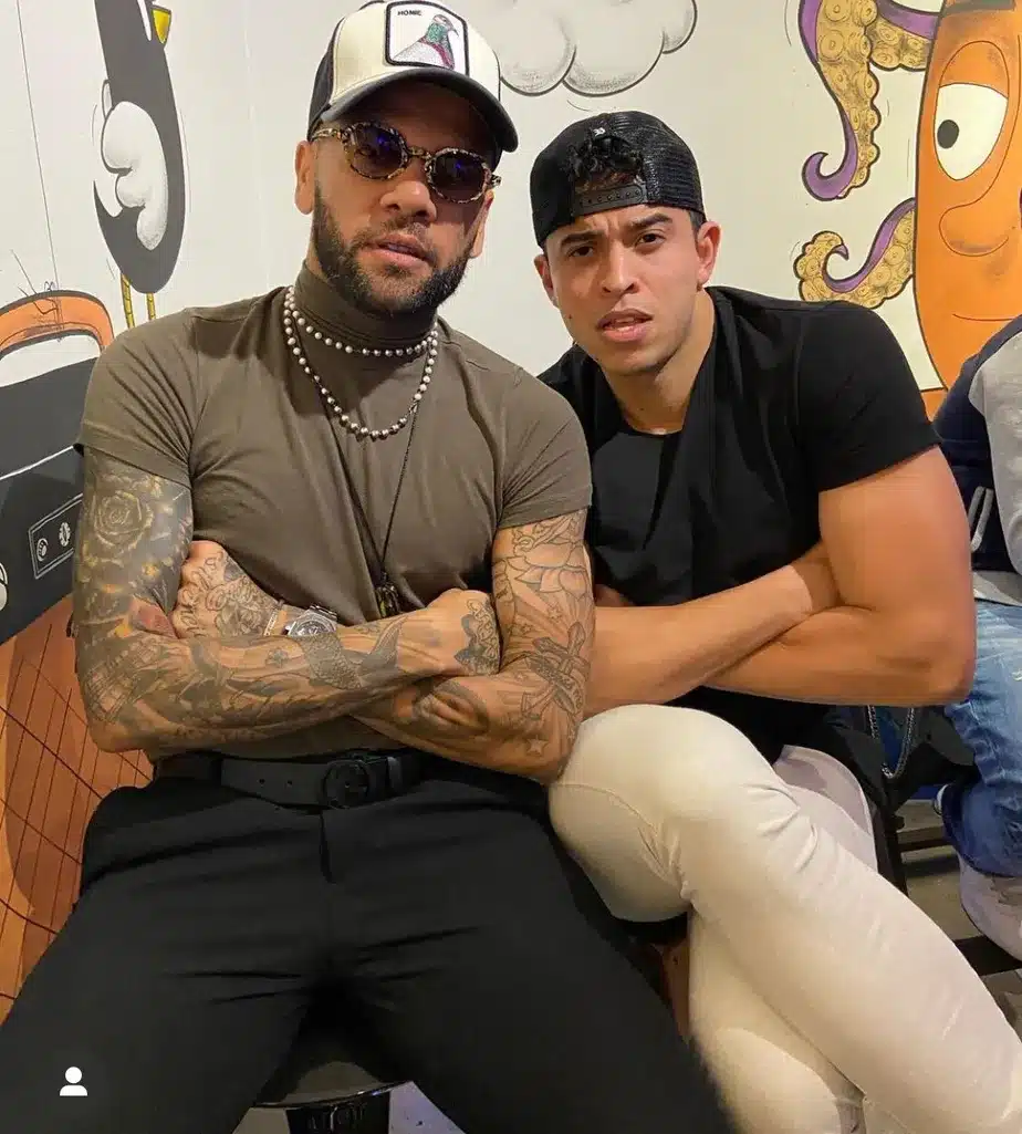 Daniel Alves em foto com Bruno Brasil (Foto: Reprodução)