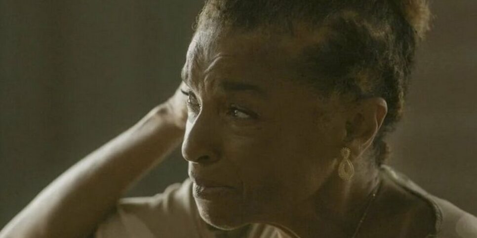 Marlene (Elisa Lucinda) vai enfrentar drama em Vai na Fé (Foto: Reprodução / Globo)