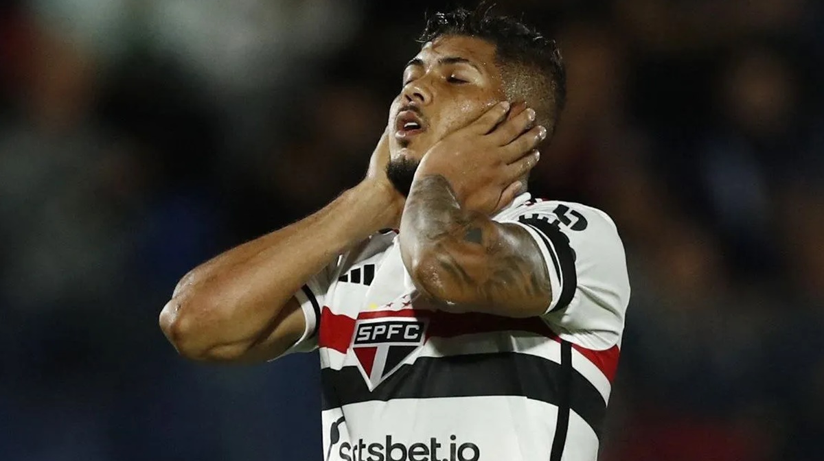 O famoso jogador de futebol foi vendido pelo time carioca (Foto: Reprodução/ Agustin Marcarian/ Reuters)