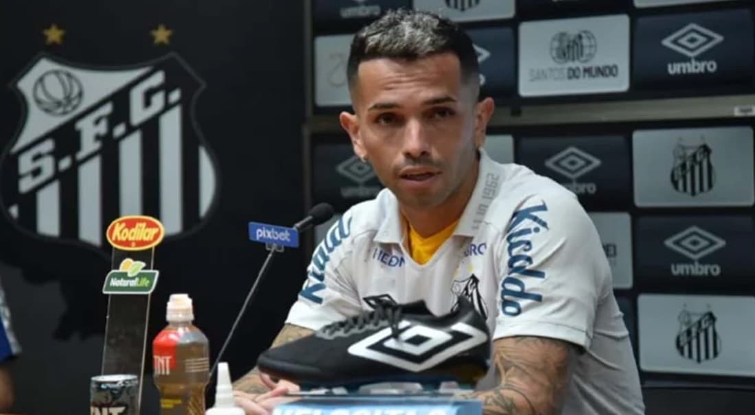 Gabriel Carbajal quando foi anunciado no Santos em 2022 