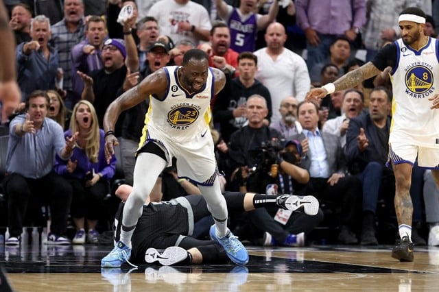 NBA: Draymond Green pisa no peito de Sabonis ao vivo (Foto: Reprodução)
