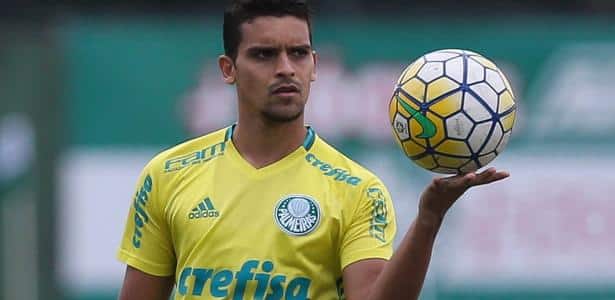 O famoso jogador de futebol volta aos campos representando o Retrô (Foto: Reprodução)