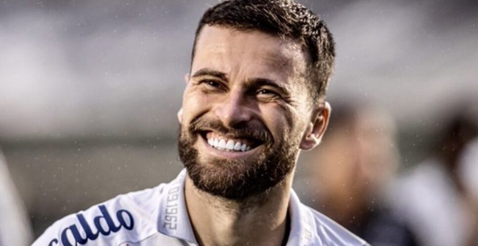 O meia Lucas Lima, de 32 anos