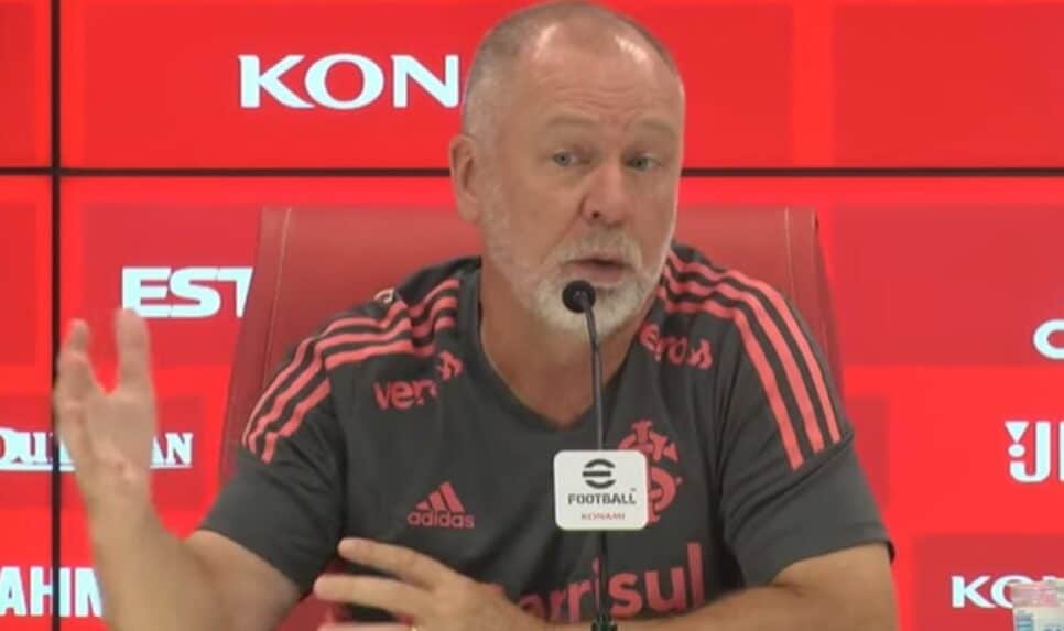 O famoso ex-jogador de futebol falou sobre a atual situação do Timão (Foto: Reprodução/ Fitebol do Brasil/ YouTube)