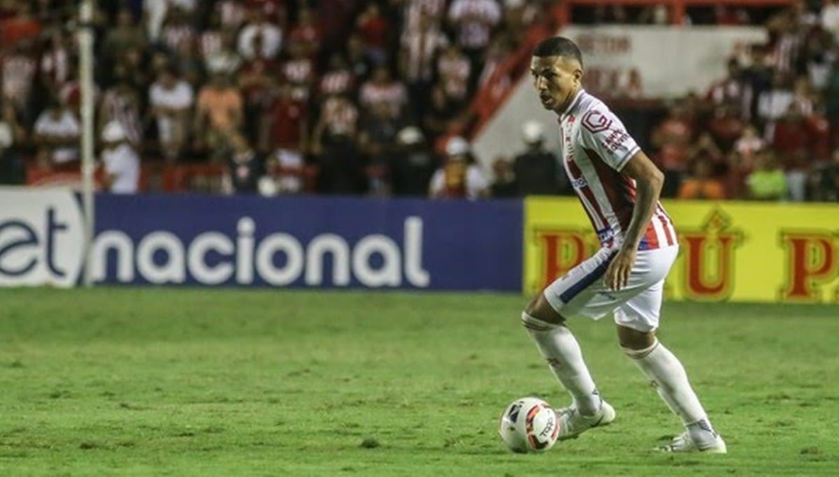 O volante do Náutico em campo pelo clube 