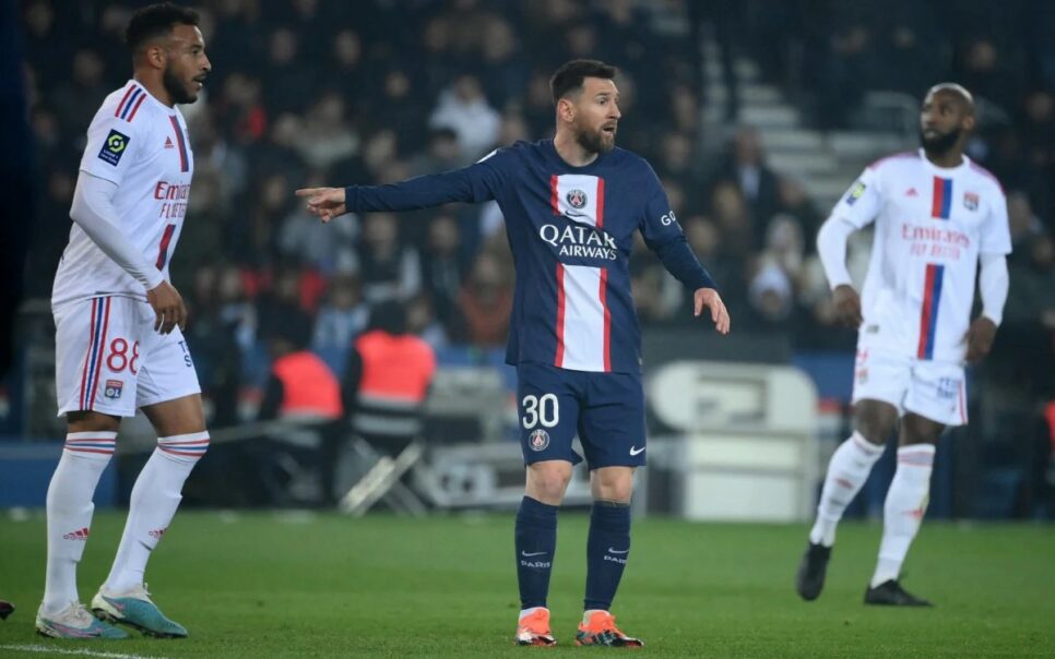 Lionel Messi em campo pelo PSG (Foto: AFP)
