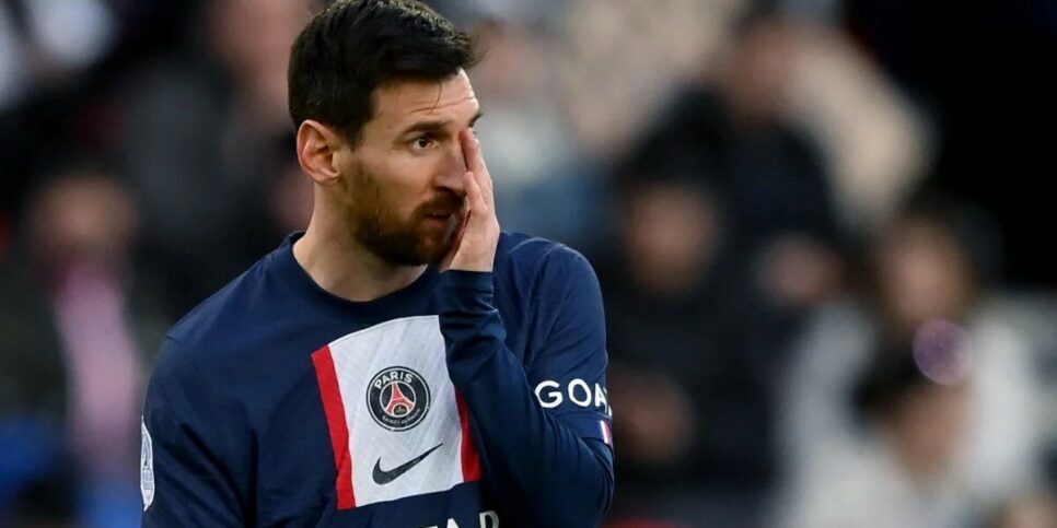 O famoso jogador de futebol acabou sendo afastado dos campos (Foto: Franck Fife/AFP)