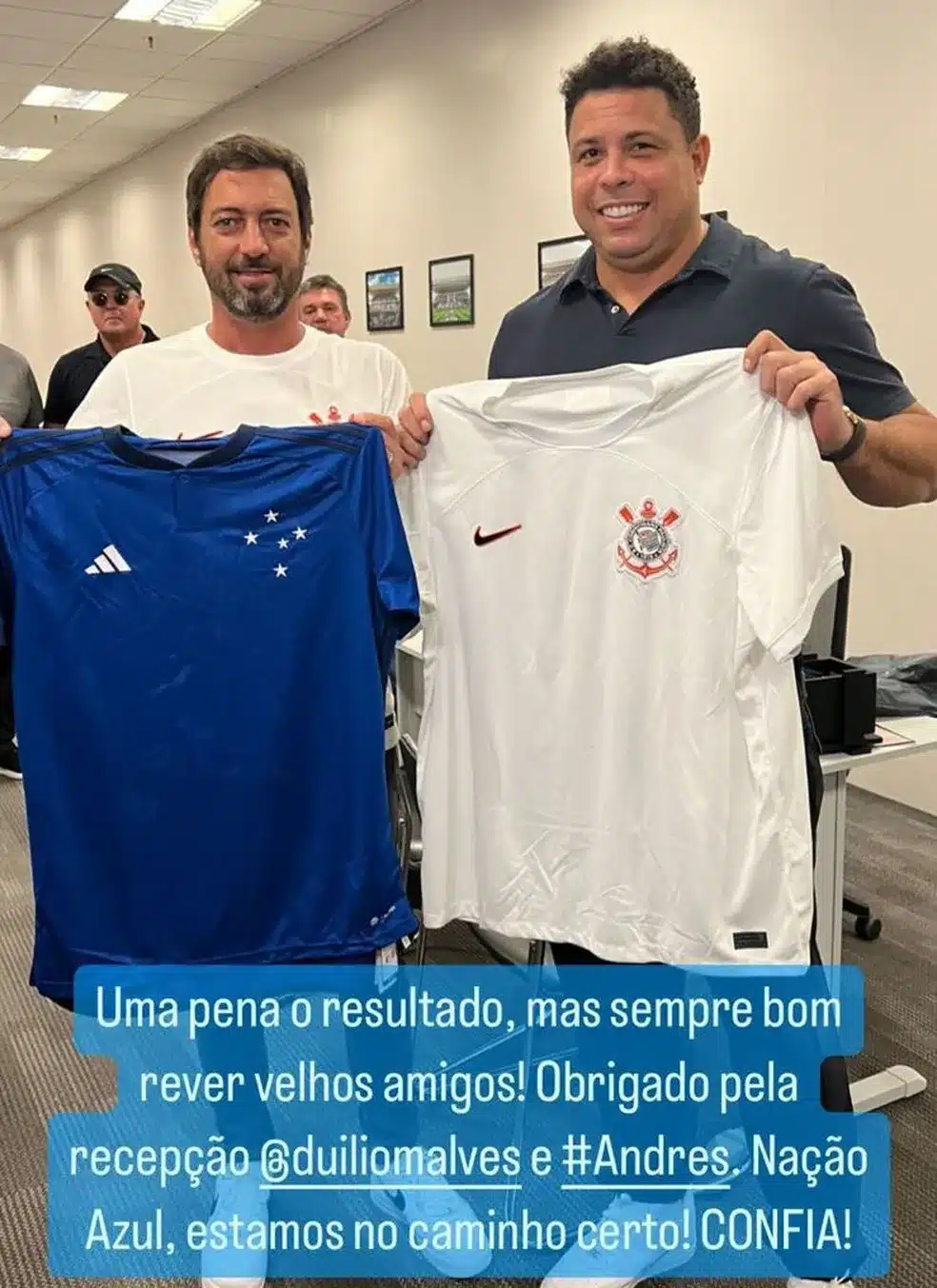 O famoso ex-jogador de futebol posta foto com Duilio e fala rem rever amigos em Corinthians e Cruzeiro (Foto: Reprodução)