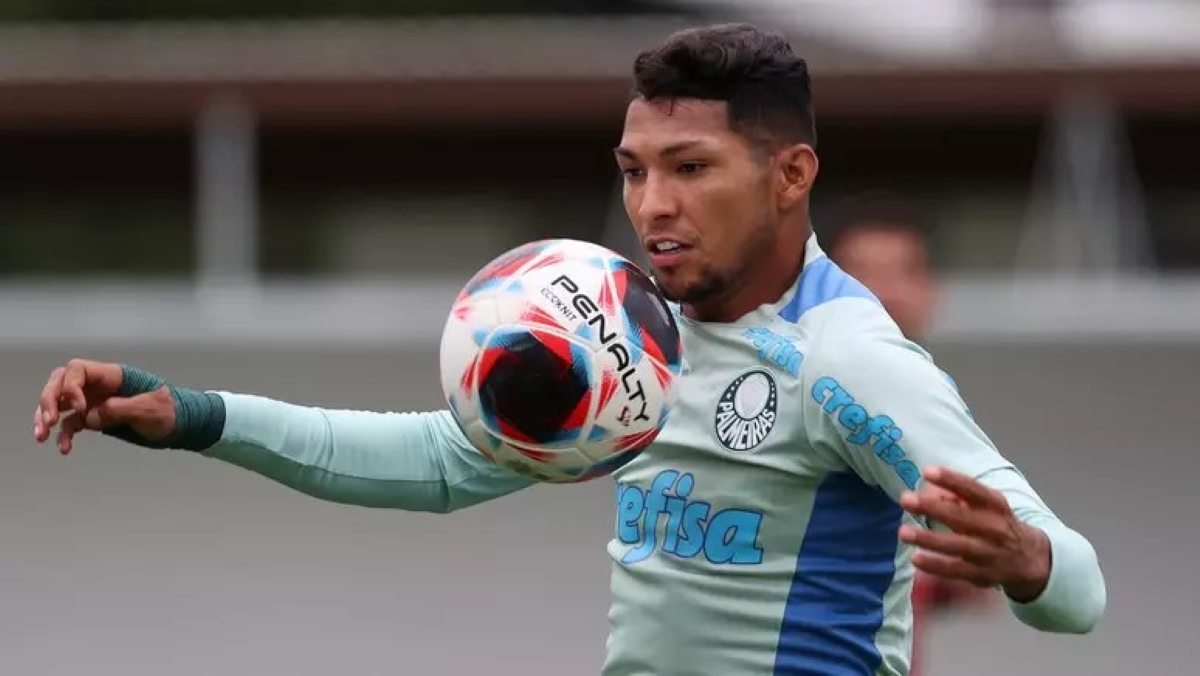 O famoso jogador de futebol Rony (Foto: Cesar Greco/SEP)