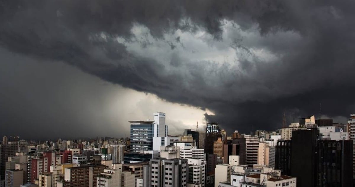 Tempestade se formando em cidade do Rio de Janeiro 