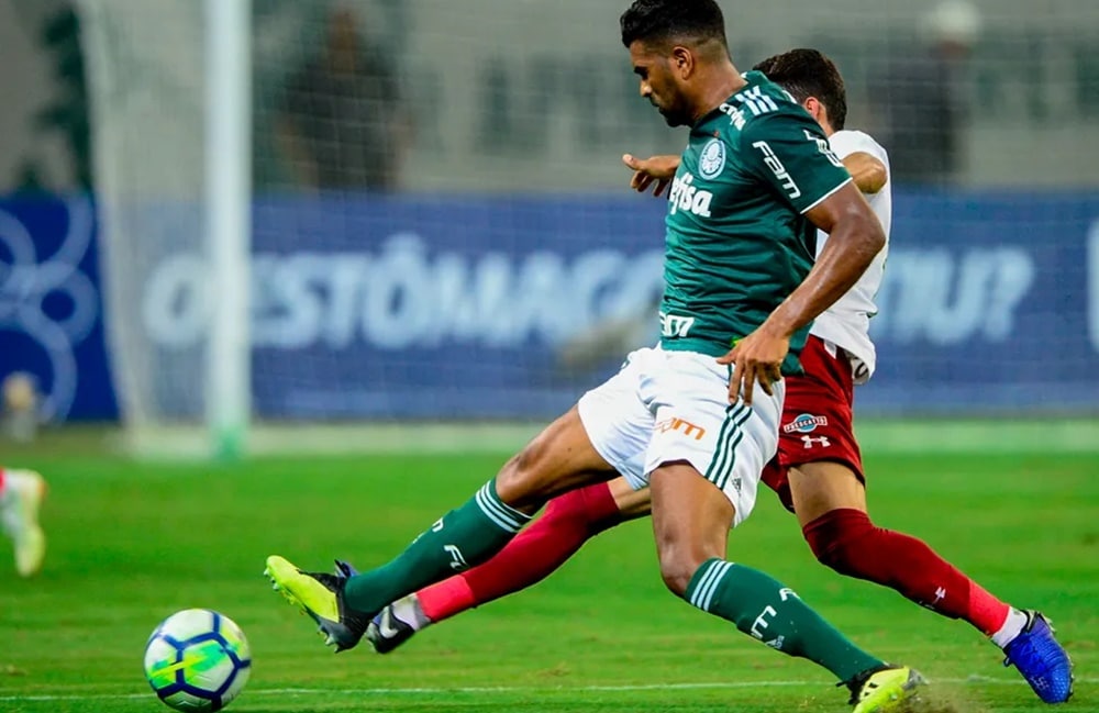 O craque jogou por muitos anos pelo Palmeiras e fez muitas partidas contra o Fluminense, seu atual clube